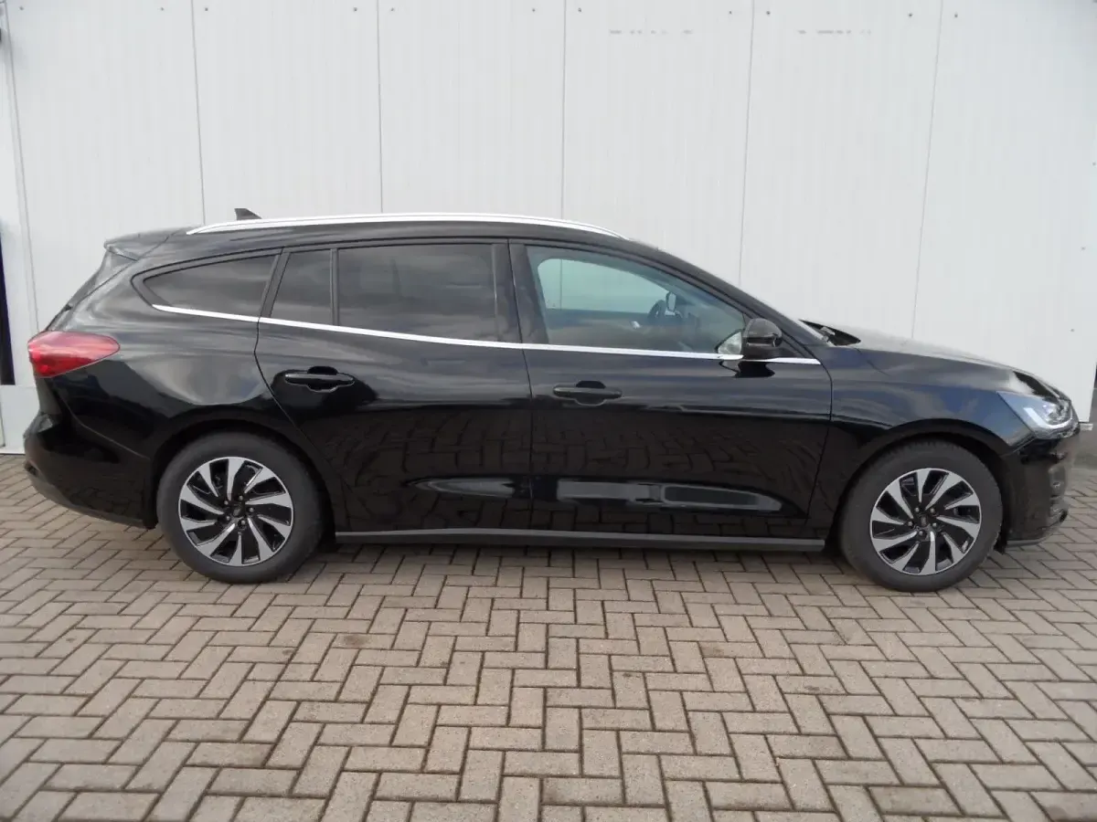 Gebraucht Ford Focus Titanium 125 PS (91 kW) 2024 Schwarz metallic