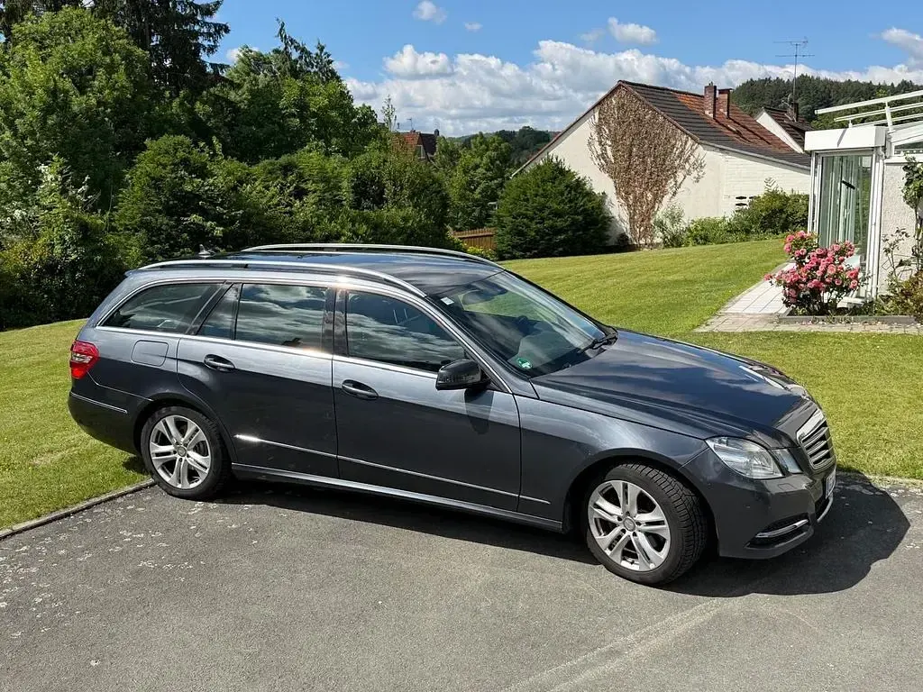 Gebraucht Mercedes E250 Avantgarde 204 PS (150 kW) 2012 Grau Limousine