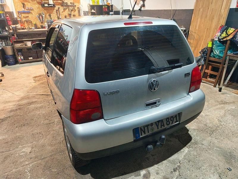 Używany VW Lupo Basis 75 KM (55 kW) 2003 Srebrny Hatchback