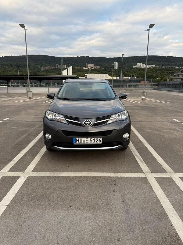Grau Gebraucht 2014 Toyota RAV4 SUV | 14.999 € (Fairer Preis) - Bild 1/4