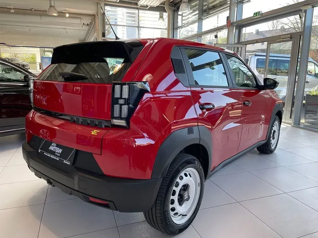 Gebraucht Fiat Grande Panda Red 83 kW (113 PS) 2025 Rot Kleinwagen