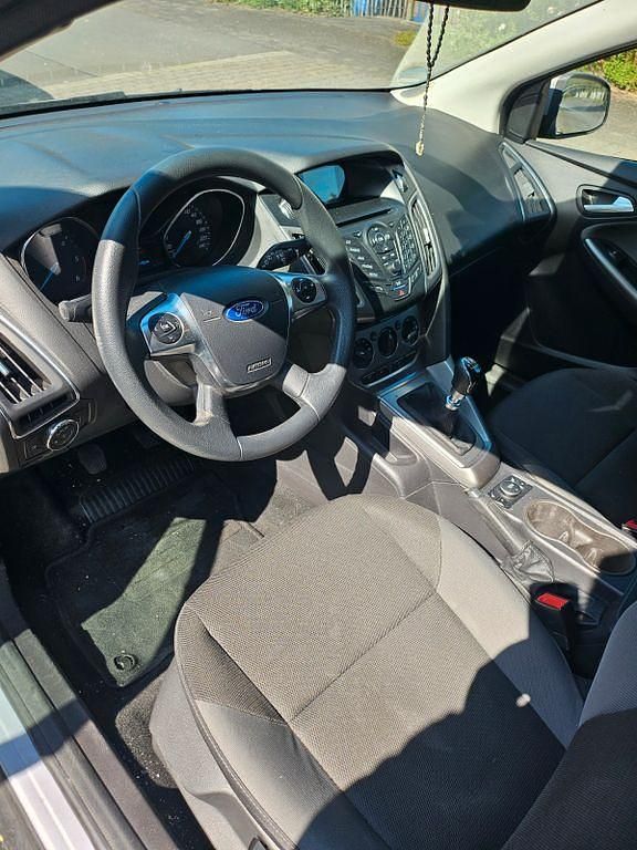 Gebraucht Ford Focus SYNC Edition 116 PS (85 kW) 2014 Silber Limousine