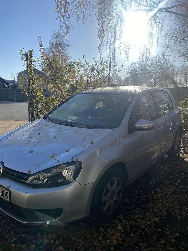 Grau Gebraucht 2009 VW Golf VI Trendline Kleinwagen | 3.400 € (Guter Preis) - Bild 1/4