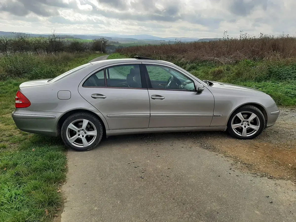 Używany Mercedes E240 178 KM (130 kW) 2003 Sedan/Limuzyna