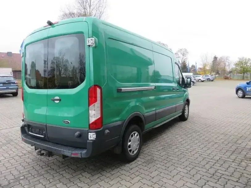 Gebraucht Ford Transit Trend 131 PS (96 kW) 2018 Grün (foliert) Van