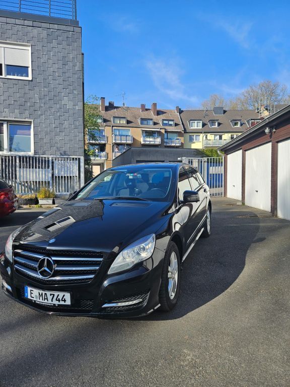 Obsidianschwarz metalliclack (metallic) Gebraucht 2012 Mercedes R350 Van / Kleinbus | 9.400 € (Superpreis) - Bild 1/4