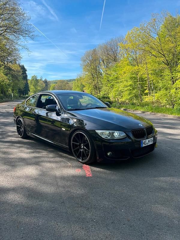 Schwarz Gebraucht 2011 BMW 325 M Sport Coupé | 13.000 € (Fairer Preis) - Bild 1/4