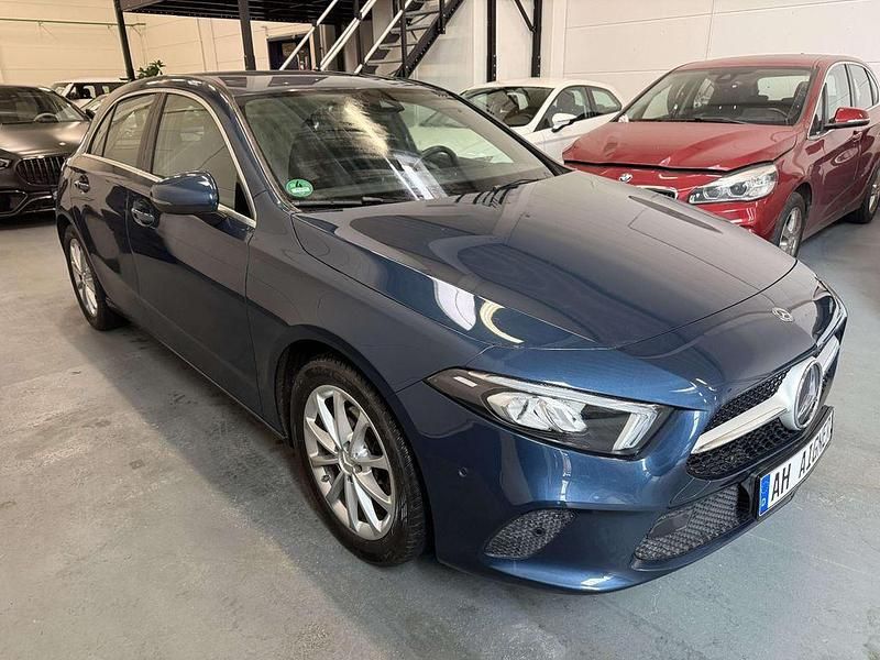 Gebraucht Mercedes A180 Progressive 136 PS (100 kW) 2020 Blau Limousine