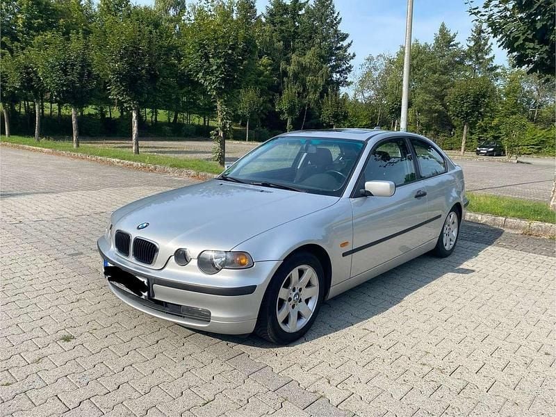 Grau Gebraucht 2002 BMW 318 Compact Kleinwagen | 2.500 € (Fairer Preis) - Bild 1/4