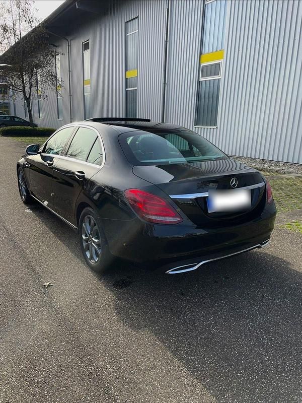 Gebraucht Mercedes C180 156 PS (114 kW) 2017 Schwarz Limousine