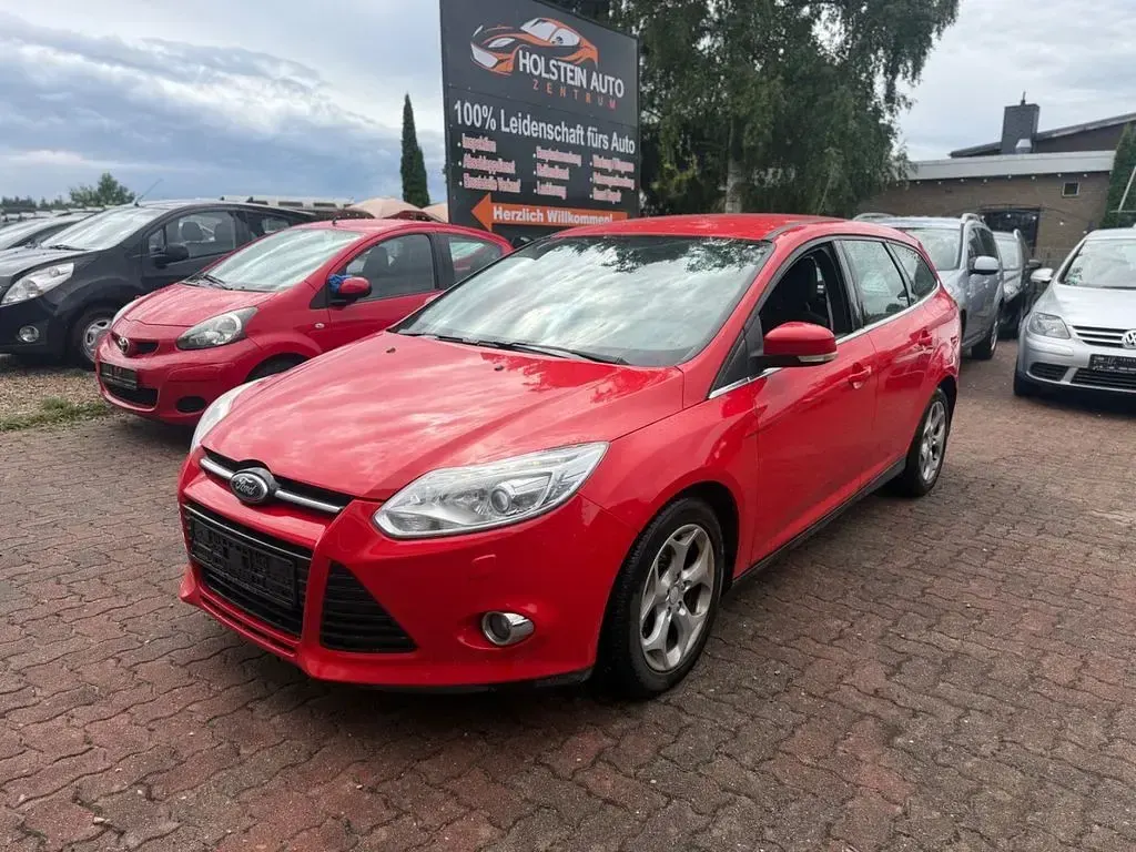 Gebraucht Ford Focus Titanium 140 PS (102 kW) 2013 Rot Limousine
