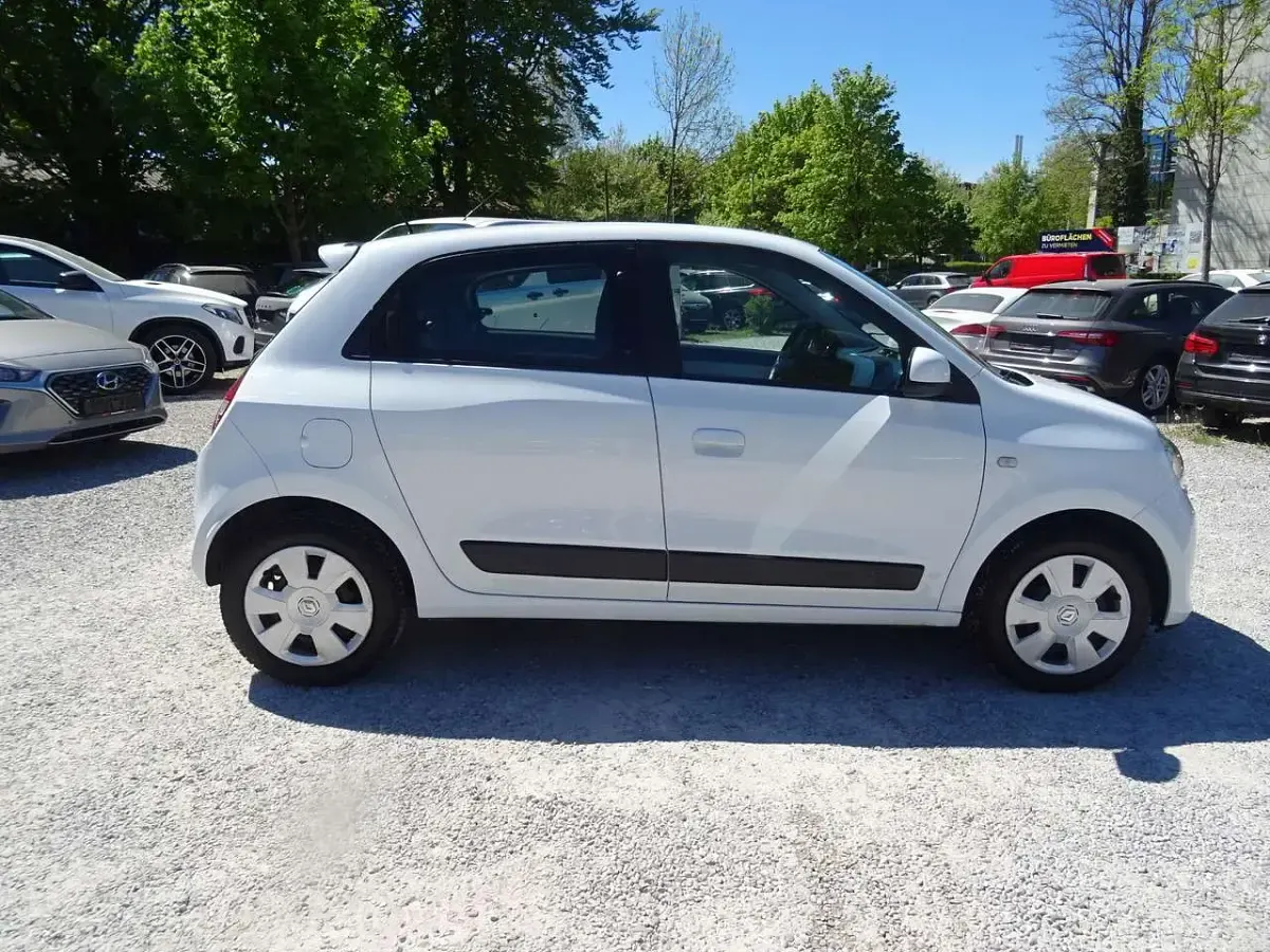 Second-hand Renault Twingo Experience 69 CP (50 kW) 2017 Alb Hatchback