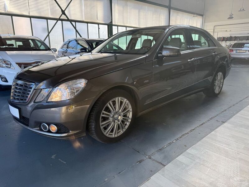 Grau Gebraucht 2009 Mercedes E350 Elegance Limousine | 12.700 € (Guter Preis) - Bild 1/4