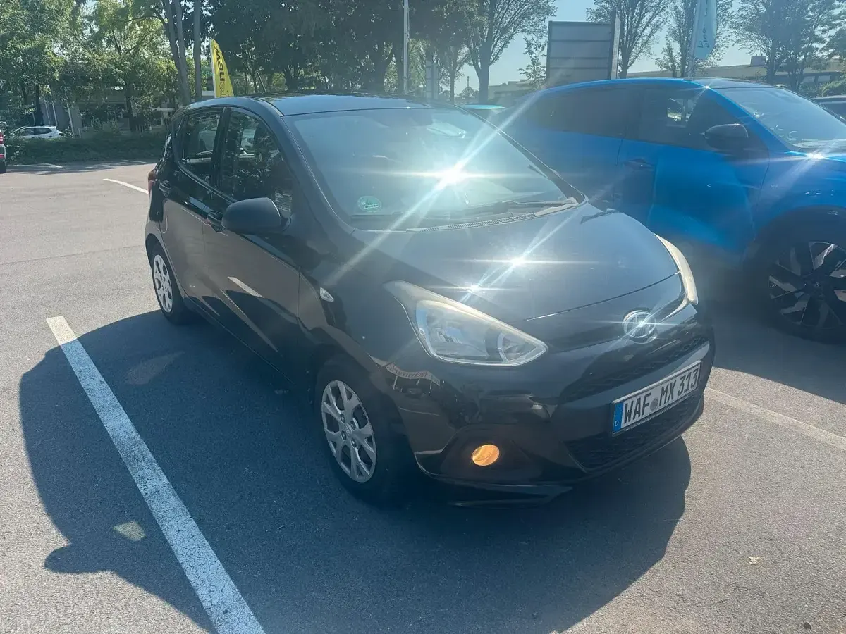 Gebraucht Hyundai i10 67 PS (49 kW) 2014 Schwarz Kleinwagen