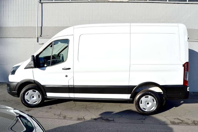 Neu Ford Transit Trend 131 PS (96 kW) 2025 Weiß Limousine
