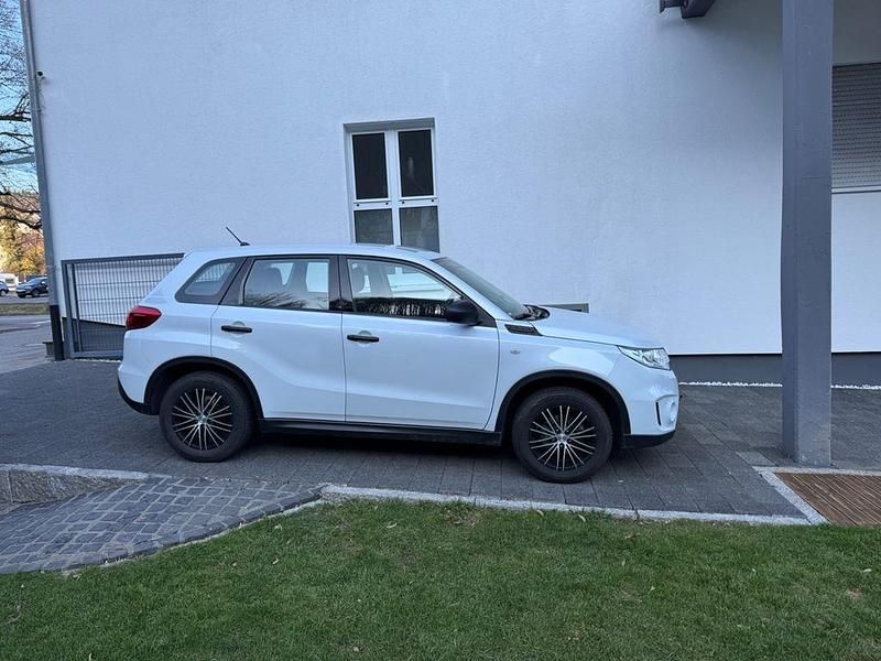 Gebraucht Suzuki Vitara Comfort 120 PS (88 kW) 2018 Weiß SUV