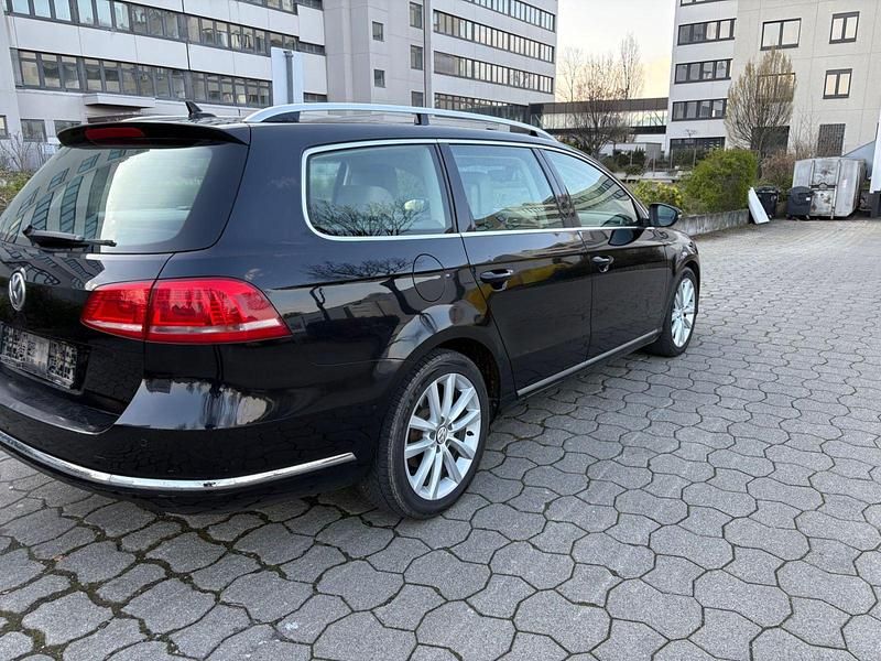 Gebraucht VW Passat Highline 211 PS (155 kW) 2012 Schwarz Kombi