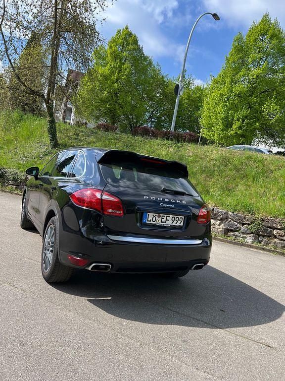 Second-hand Porsche Cayenne 245 CP (180 kW) 2012 Negru SUV
