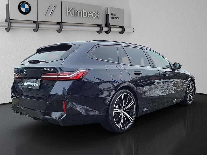 Neu BMW 530e M Sport 299 PS (219 kW) 2026 M carbonschwarz metallic Kombi