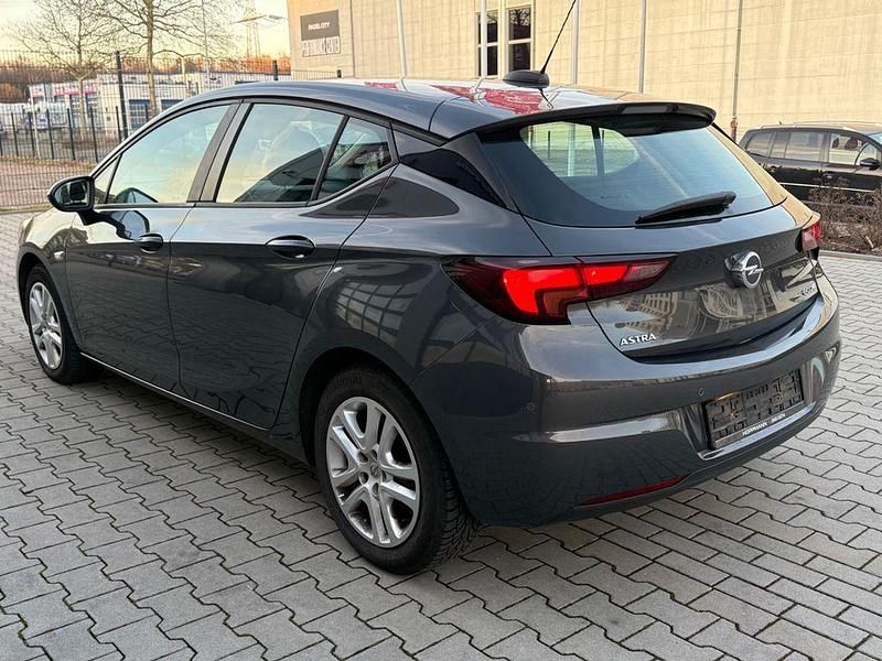 Gebraucht Opel Astra Edition 105 PS (77 kW) 2016 Grau Limousine