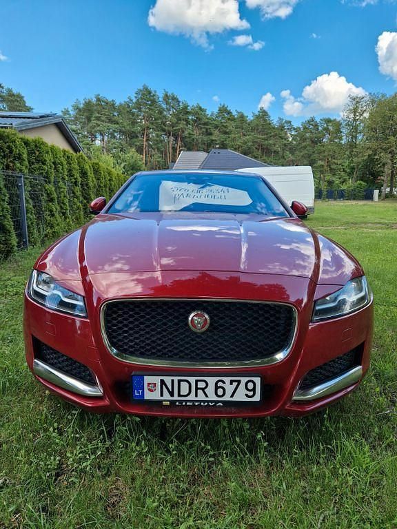 Rot Gebraucht 2017 Jaguar XF Prestige Limousine | 15.750 € (Superpreis) - Bild 1/4