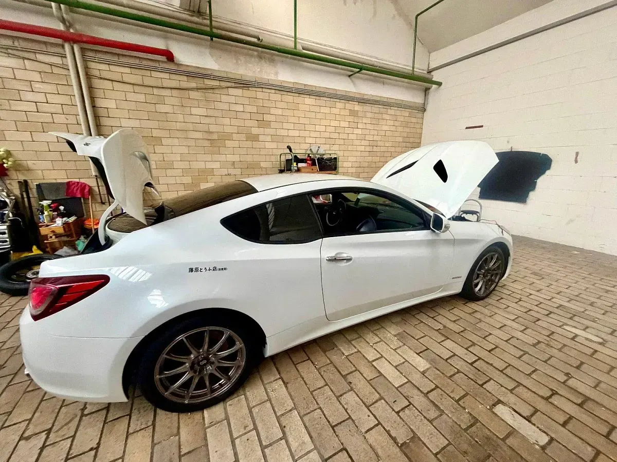 Second-hand Hyundai Genesis 347 CP (255 kW) 2014 Alb Berlinǎ