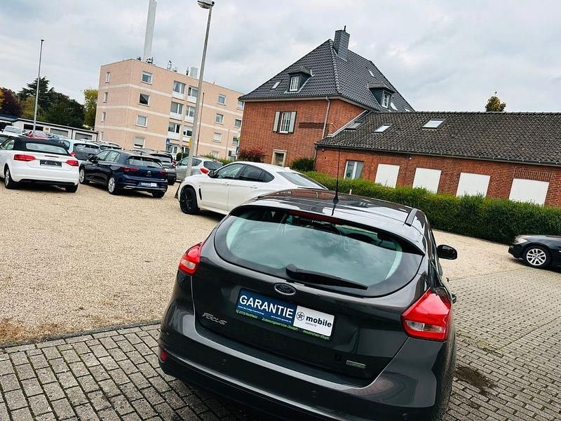 Gebraucht Ford Focus Titanium 182 PS (133 kW) 2016 Grau Limousine