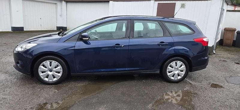 Gebraucht Ford Focus Ambiente 95 PS (69 kW) 2011 Blau Kombi