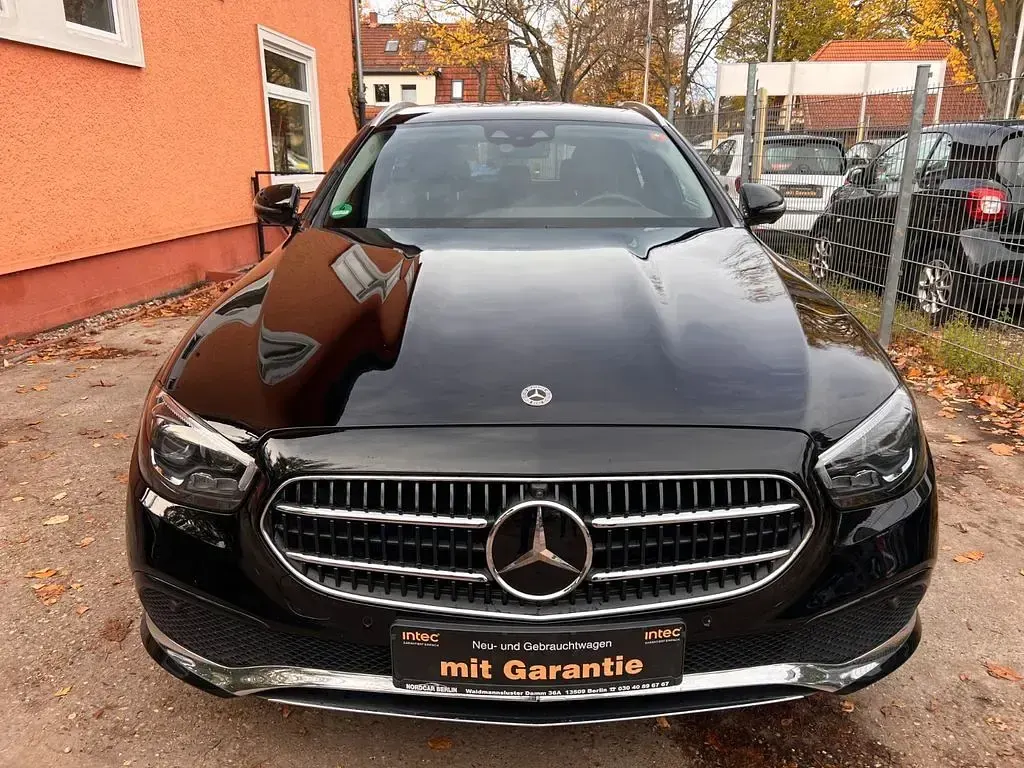 Gebraucht Mercedes E300 194 PS (142 kW) 2021 Schwarz Limousine