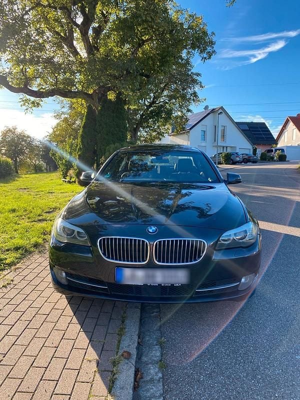 Grau Gebraucht 2010 BMW 525 Limousine | 9.000 € (Guter Preis) - Bild 1/4