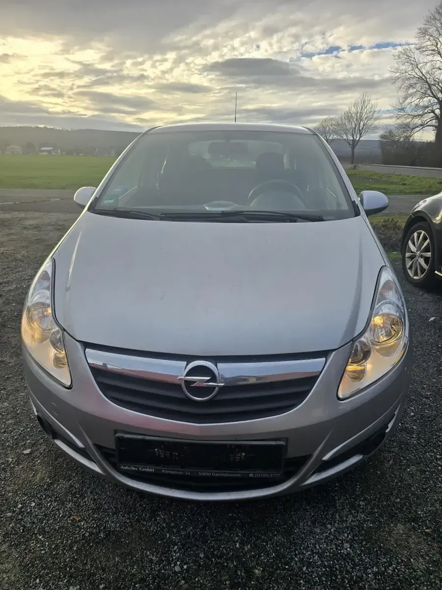 Używany Opel Corsa 80 KM (58 kW) 2009 Szary Hatchback