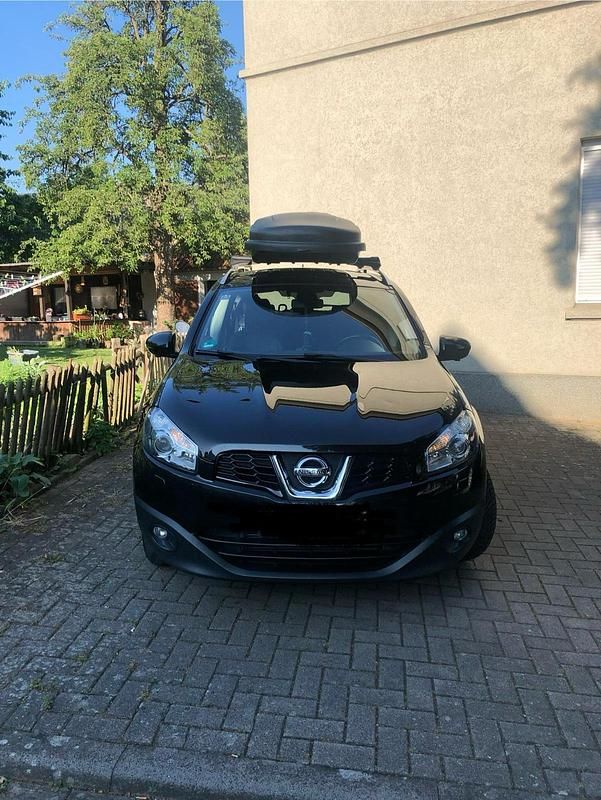 Schwarz Gebraucht 2012 Nissan Qashqai +2 Tekna SUV | 9.500 € (Teuer) - Bild 1/4