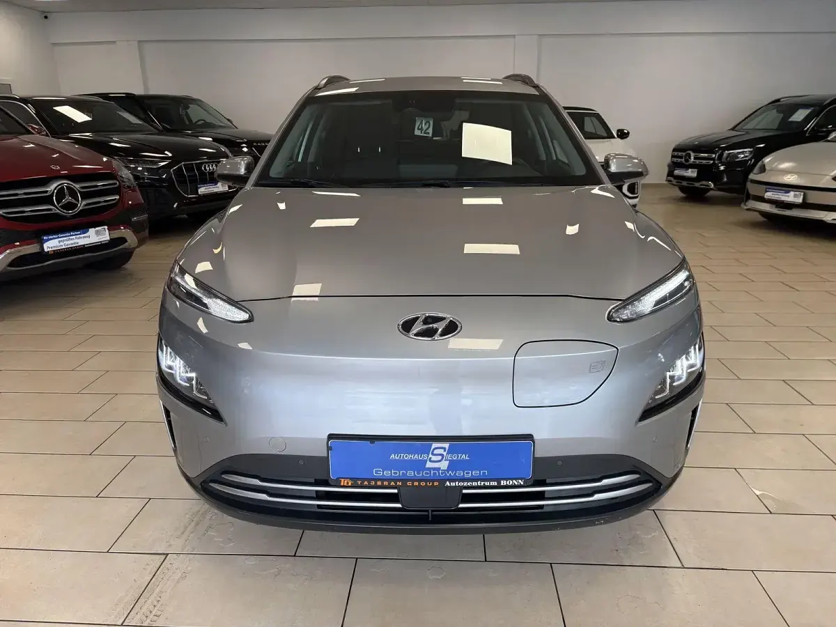 Gebraucht Hyundai Kona Trend 100 kW (136 PS) 2022 Silber SUV