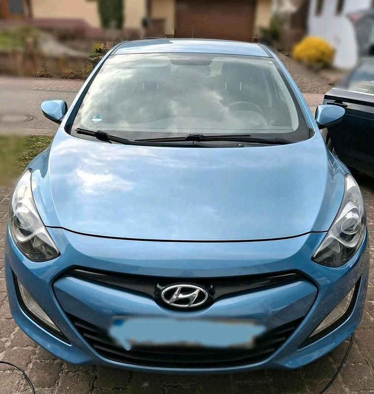 Gebraucht Hyundai i30 Advantage 99 PS (72 kW) 2014 Blau Limousine