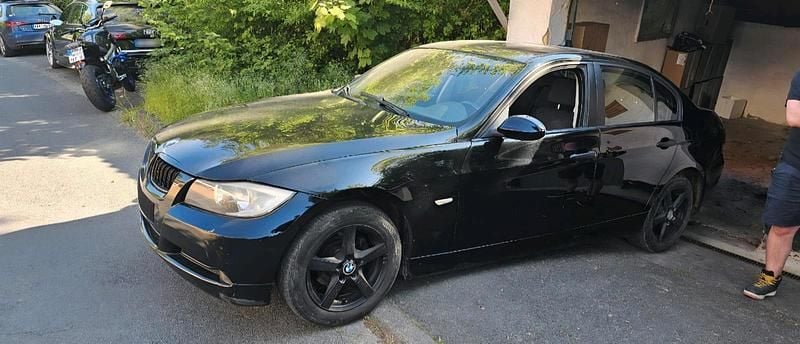 Gebraucht BMW 318 129 PS (94 kW) 2005 Schwarz Limousine