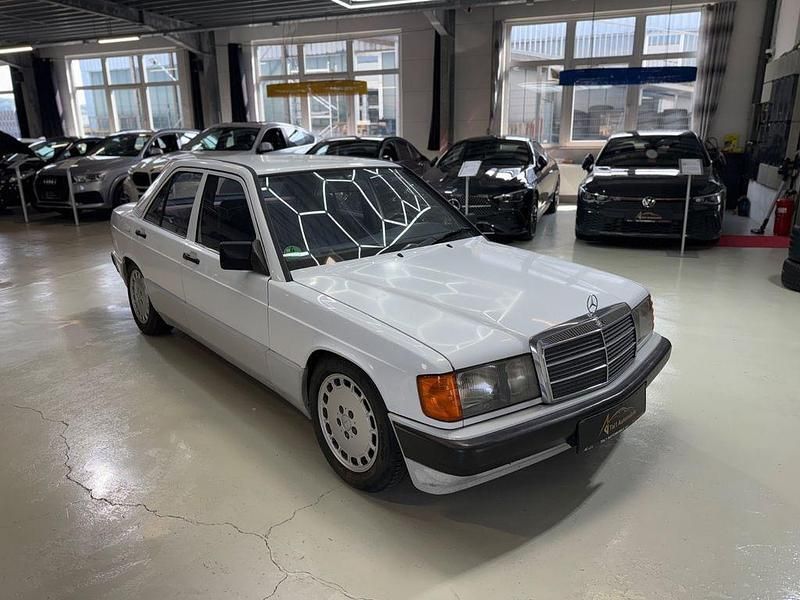 Weiß Gebraucht 1992 Mercedes 190 Limousine | 4.490 € - Bild 1/4