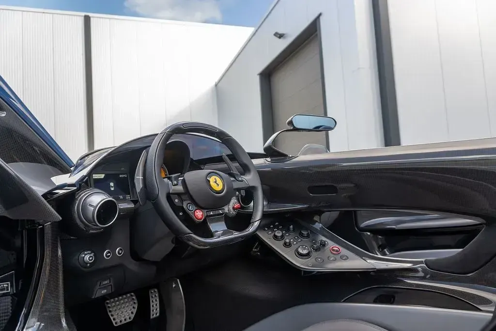 Gebraucht Ferrari Monza 810 PS (595 kW) 2020 Blau Cabrio