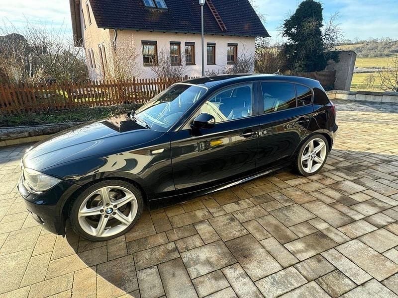 Schwarz Gebraucht 2010 BMW 118 Performance Kleinwagen | 3.500 € (Superpreis) - Bild 1/4