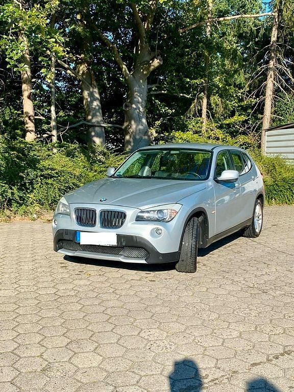 Silber Gebraucht 2010 BMW X1 SUV | 8.000 € (Fairer Preis) - Bild 1/4