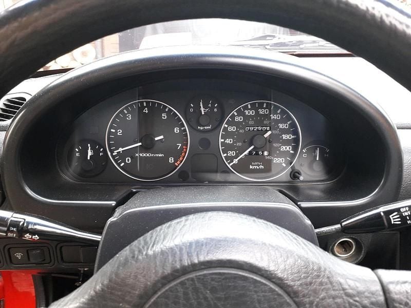 Second-hand Mazda MX5 116 CP (85 kW) 1992 Roșu Cabrio