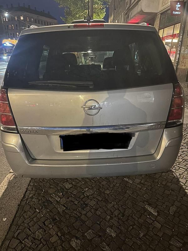 Grau Gebraucht 2007 Opel Zafira Van / Kleinbus | 1.700 € (Etwas zu teuer) - Bild 1/4