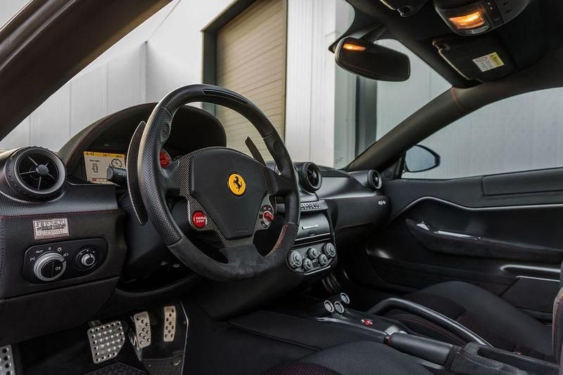 Second-hand Ferrari 599 670 CP (492 kW) 2010 Roșu