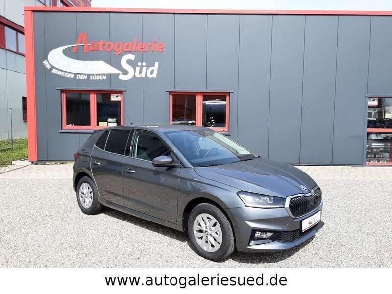 Graphite grau metallic Neu 2024 Skoda Fabia Style Limousine | 24.495 € (Teuer) - Bild 1/4
