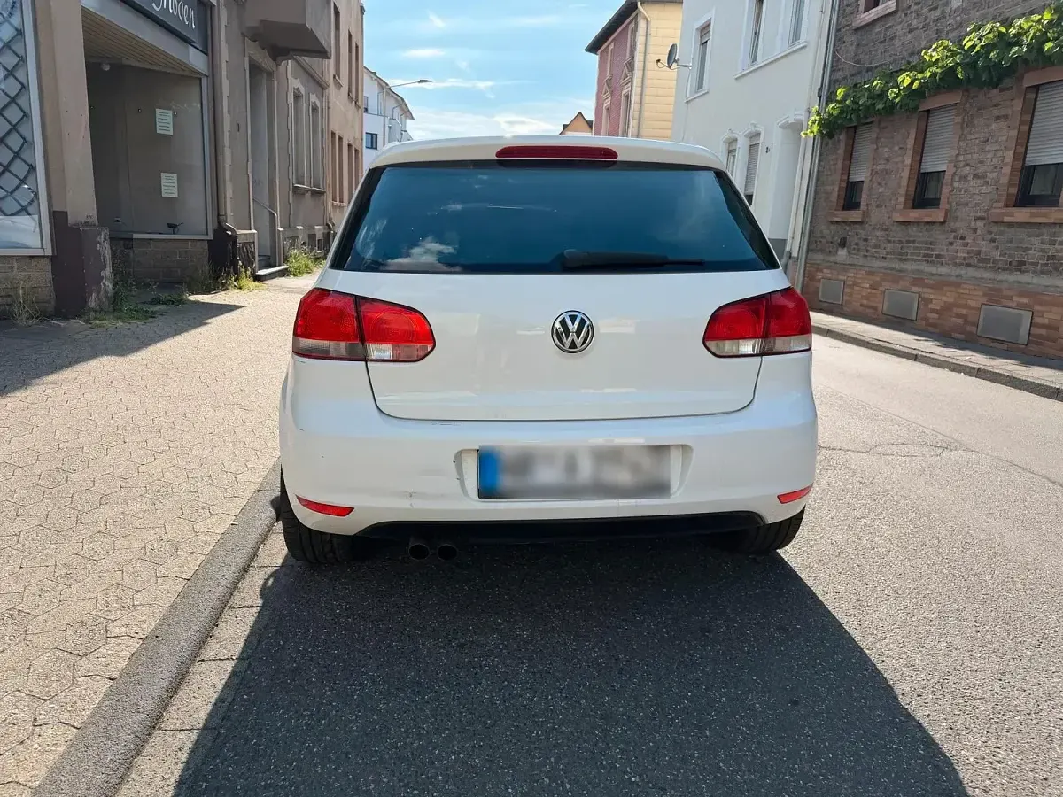Gebraucht VW Golf 110 PS (80 kW) 2009 Weiß Coupé