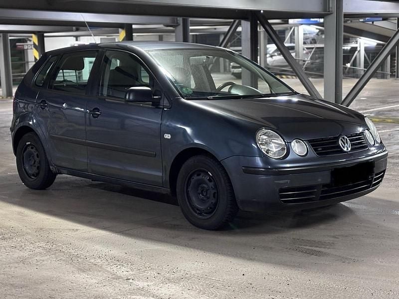 Gebraucht VW Polo 64 PS (47 kW) 2004 Grau Kleinwagen