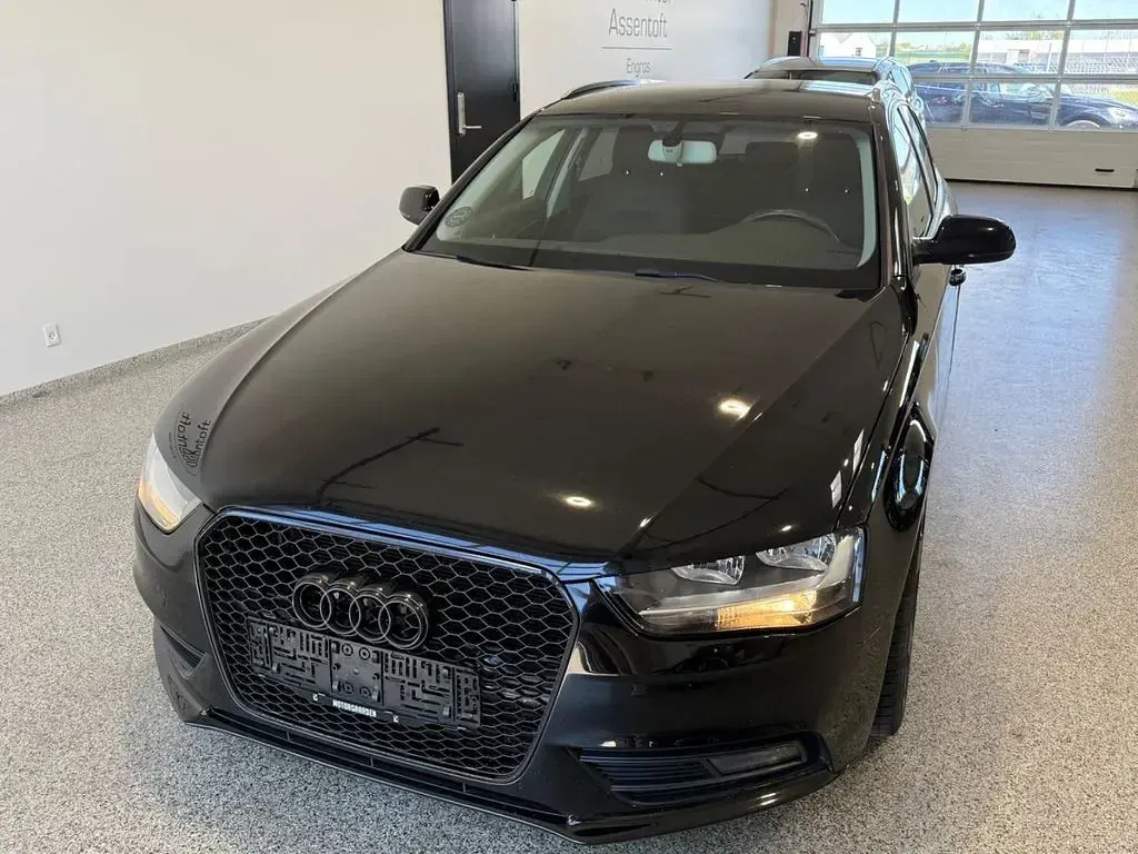 Używany Audi A4 120 KM (88 kW) 2013 Czarny Kombi