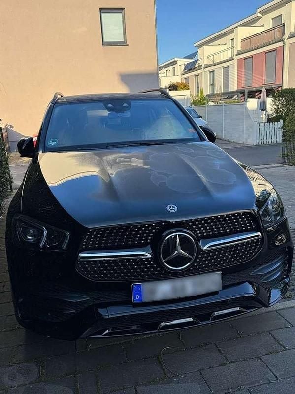Schwarz Gebraucht 2021 Mercedes GLE300 AMG line SUV | 46.900 € - Bild 1/4