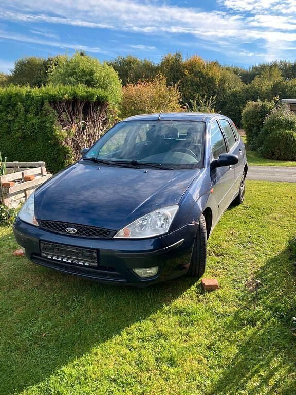 Blau Gebraucht 2004 Ford Focus Ghia Limousine | 600 € (Superpreis) - Bild 1/4