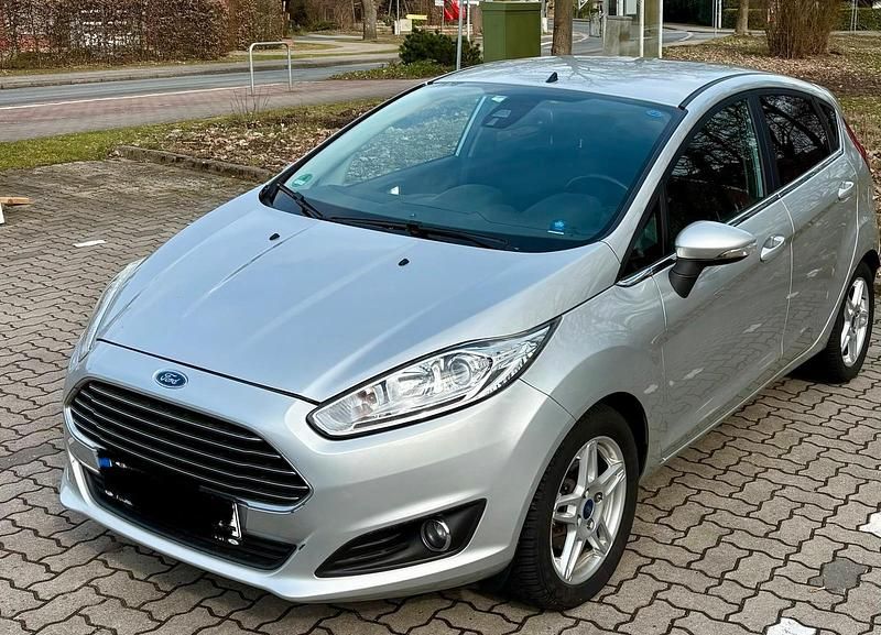 Gebraucht Ford Fiesta Titanium 125 PS (91 kW) 2013 Silber Kleinwagen