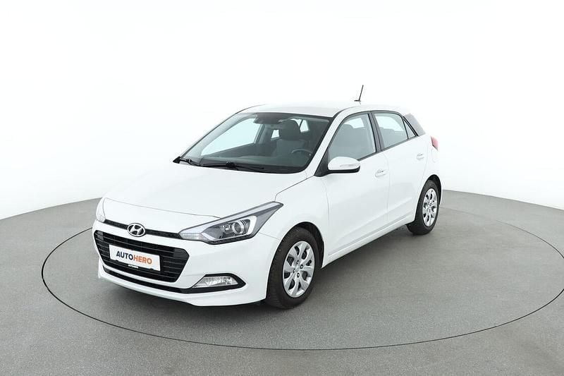 Weiß Gebraucht 2016 Hyundai i20 Active Limousine | 9.750 € (Fairer Preis) - Bild 1/3
